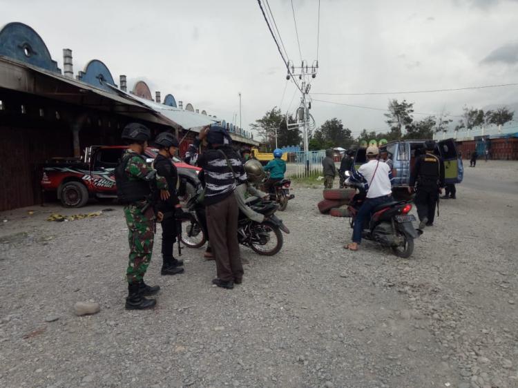 Gelar Pemeriksaan, Satgas Yonif Raider 514 Jaga Stabilitas Keamanan