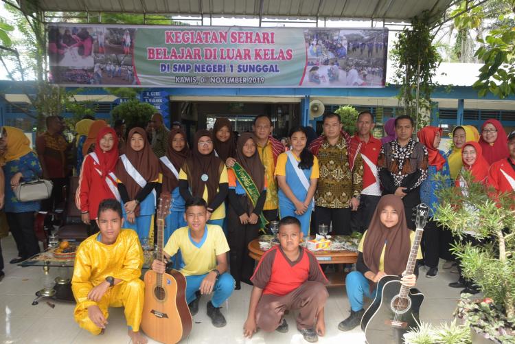 Gerakan Sehari Belajar Diluar Kelas (OCD) di SMPN 1 Sunggal dan Ponpes Darul Arafah Mulai Diterapkan