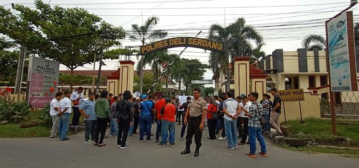 Gara-gara Beritakan Istri Anggota DPRD Deli Serdang Tersungkur, Wartawan Demo ke Polres Deli Serdang