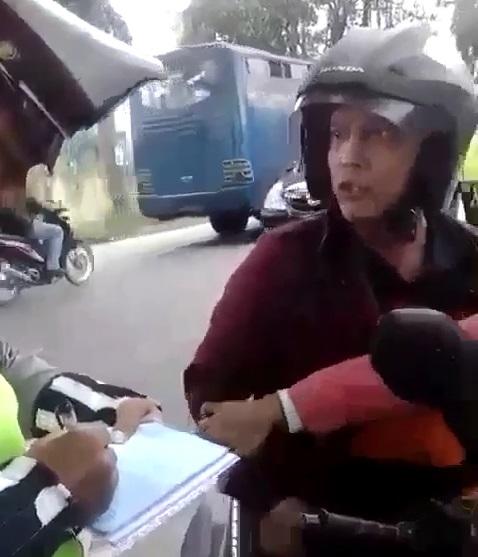 Tak Terima Ditilang, Pengendara Sepeda Motor Bentak Polisi di Jalan Lintas Lubuk Pakam-Perbaungan