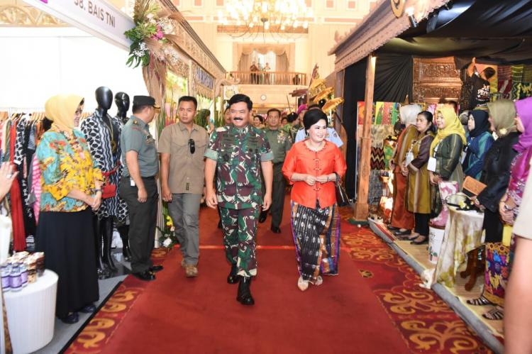 Panglima TNI Buka Gebyar Karya Pertiwi dan Military Attache Spouses Culture 2019