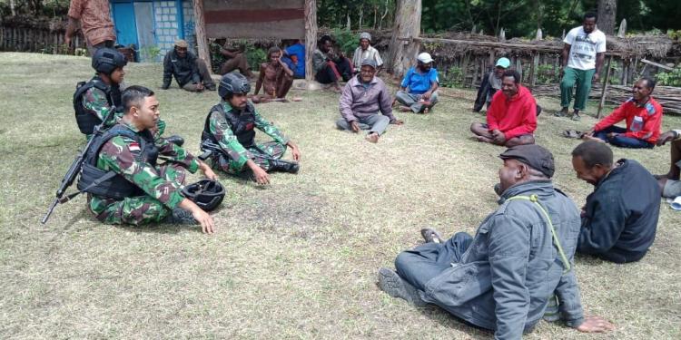 Jamin Keamanan Kondusif, Prajurit Satgas Pamtas RI-PNG 514 Bertemu Tokoh Masyarakat