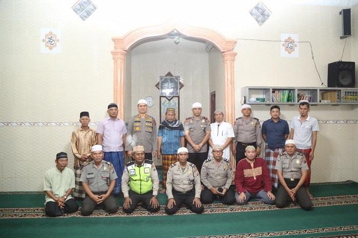 Kapolrestabes Medan Sampaikan Pesan Kamtibmas Usai Subuh Berjamaah di Masjid AlMakmur Bromo