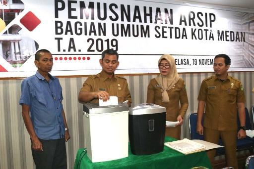 Bagian Umum Setdako Medan Musnahkan Arsip Inaktif