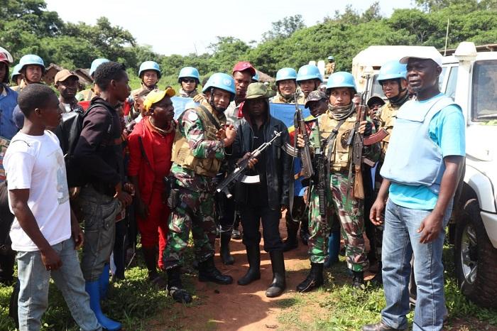 Senjata Ak-47 dan Pistol FN Diamankan Satgas Konga XXXIX-A dari Ex-Combatant Afrika