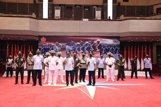 Panglima TNI Wisuda 923 Prajurit dan Bhayangkara Taruna di Mabes Cilangkap