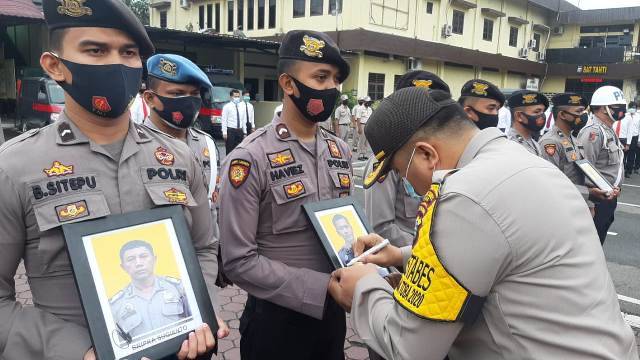 Terjerat Kasus Narkoba dan Lalai Bertugas, 8 Personel Polrestabes Medan Dipecat, 79 Personil Lainnya Terima Penghargaan