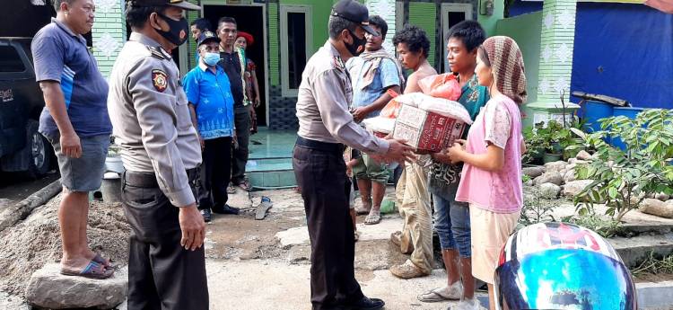 Kapolresta Deli Serdang Serahkan Bantuan Paket Pangan kepada Korban Longsor