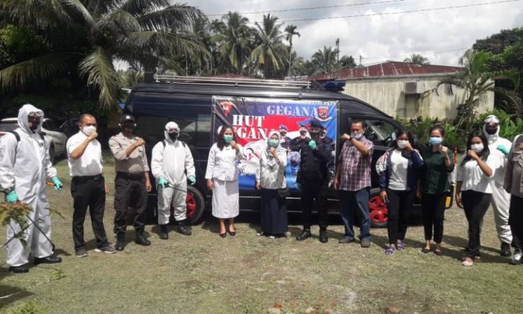 Puskesmas Kutalimbaru Disemprot Disinfektan oleh KBR Gegana Brimob Polda Sumut