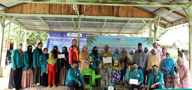 Tim PHP2D UNIMED Serahkan Mesin Dwi Fungsi di Kampung Mualaf Langkat