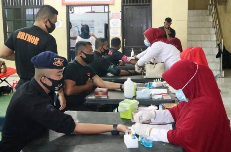 HUT Brimob Polri ke-75, Brimob Polda Sumut Gelar Aksi Donor Darah