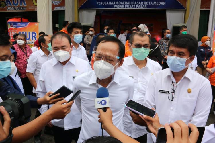 HUT ke-59 PT Bank Sumut, Pjs Walikota Medan Apresiasi Kegiatan Sapa Pedagang di Pusat Pasar