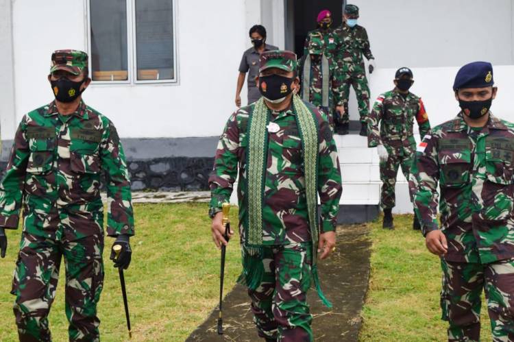 Kunjungi Temajuk, Pangkogabwilhan I : Prajurit Harus Jadi Contoh Disiplin Bagi Masyarakat
