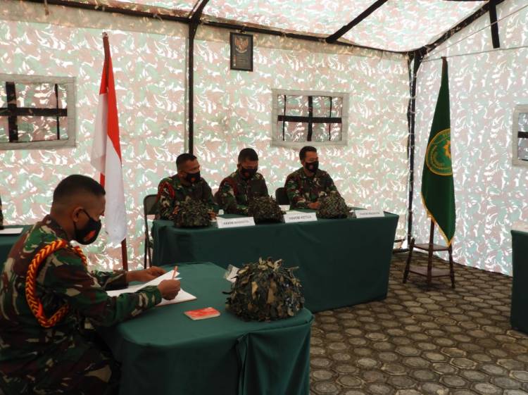 Tim Hukum Satgasrat Brigif R-9/DY Kostrad Gelar Simulasi Sidang Pertempuran