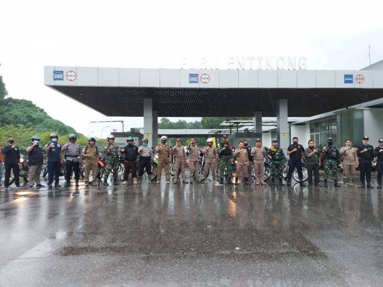 Satgas Yonif 642/Kapuas Patroli Keamanan Perbatasan Bersama Pilar Entikong