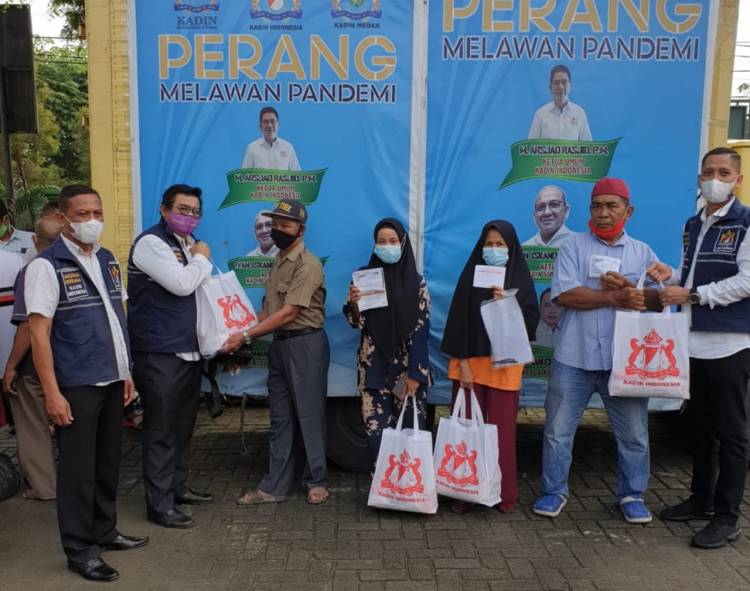 Dua Wakil Ketua KADIN Medan Tinjau Spot Pemberhentian Mobil Vaksinasi KADIN Keliling  