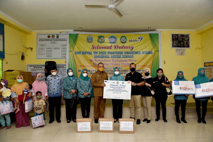 Ketua TP PKK Sumut Berikan Bantuan untuk Anak Penderita Stunting, Nawal Lubis: Tolong Lebih Perhatikan Keadaan Sosial di Sekitar