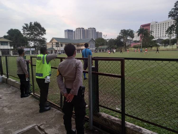 Polsek Medan Baru Kembali Kawal Pengamanan Pertandingan Sepak Bola Liga 3 PSSI Sumut