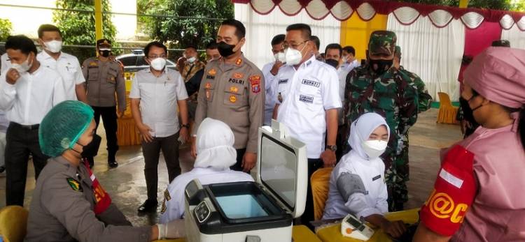 Kapolres Labuhanbatu dan Kapolsekta Kota Pinang Gelar Vaksinasi Massal Kapolri - Panglima TNI