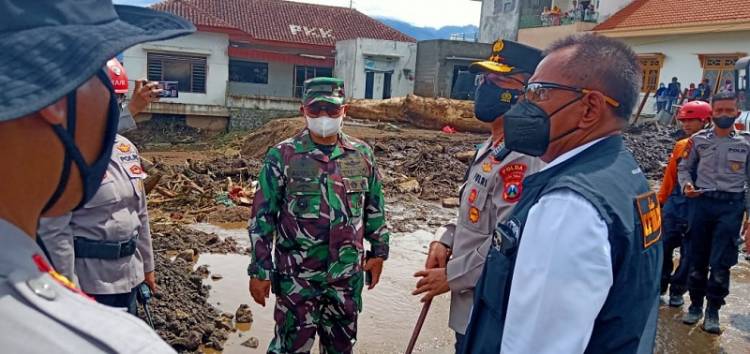 Kasdam Brawijaya Tinjau Lokasi Pasca Banjir di Kecamatan Bumiaji