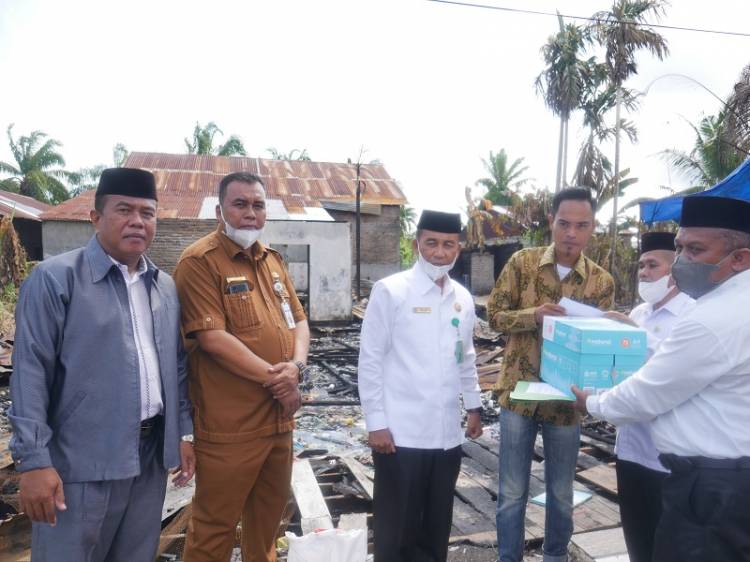 Korban Kebakaran di Tanjung Tiram Terima Bantuan dari Kemenag Batu Bara