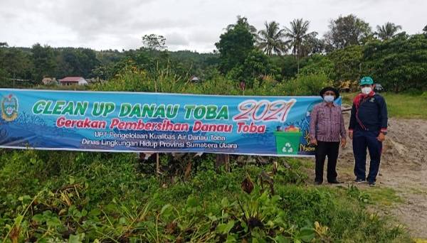 Jaga Kelestarian Lingkungan DLH Sumut Gelar Clean Up Danau Toba 2021