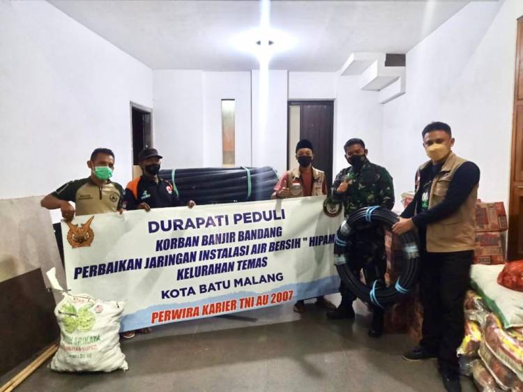 Perwira Karier TNI AU 2007 Berikan Bantuan Bagi Korban Banjir Bandang Kota Malang
