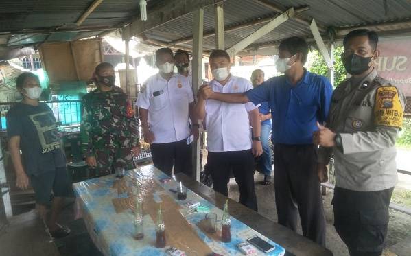 Anggota Polsek Medan Baru Selesaikan Permasalahan Pemilik Warkop dan Tetangganya
