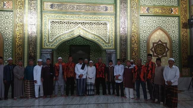 Masjid Al-Ikhlashiya Medan Denai Beri Bantuan Sembako dan Santuni Anak Yatim
