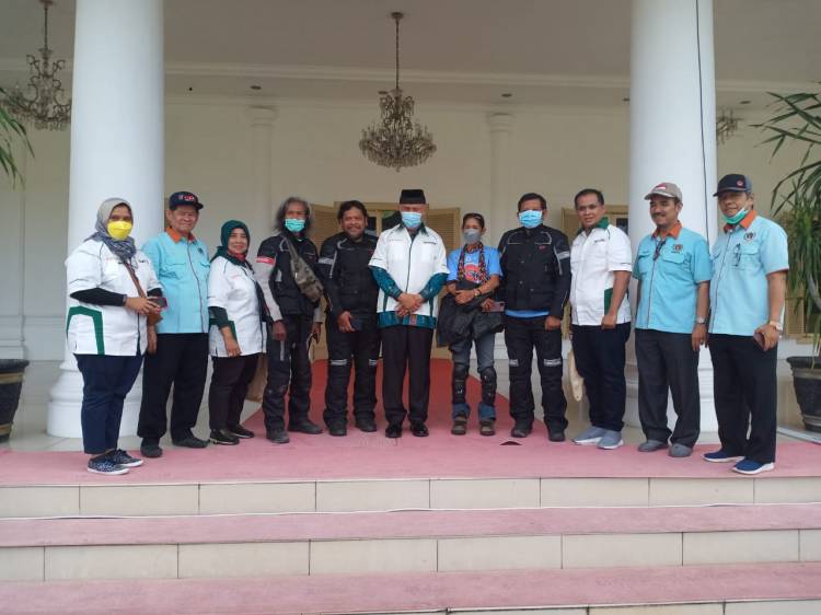 Riders Tim Jelajah Kebangsaan wartawan PWI Kagumi Alam Sumbar