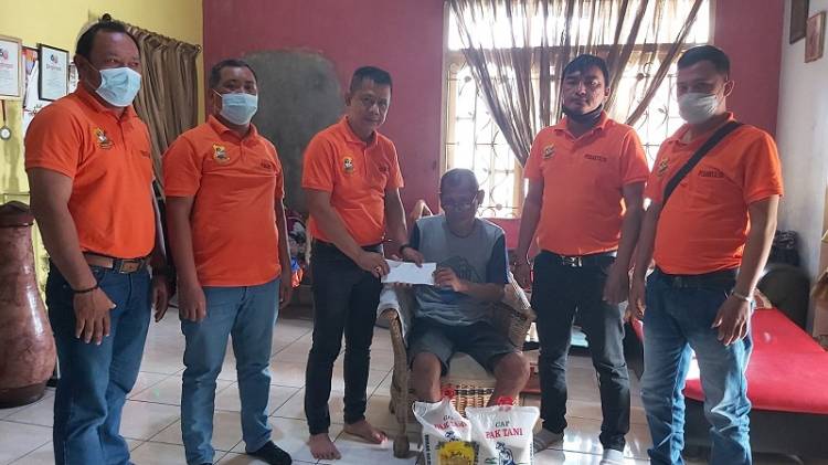 Jumat Barokah, Ketua Pewarta Jenguk Wartawan Sakit