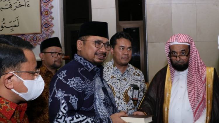 Jajaki Kerjasama Pencetakan Al-Qur'an Terbesar di Dunia, Menag Kunjungi Kota Madinah