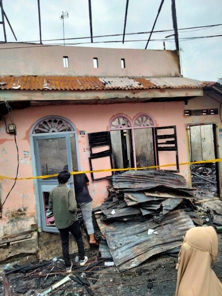 Tujuh Unit Rumah Terbakar di Jalan Bahagia, Kecamatan Medan Maimun 