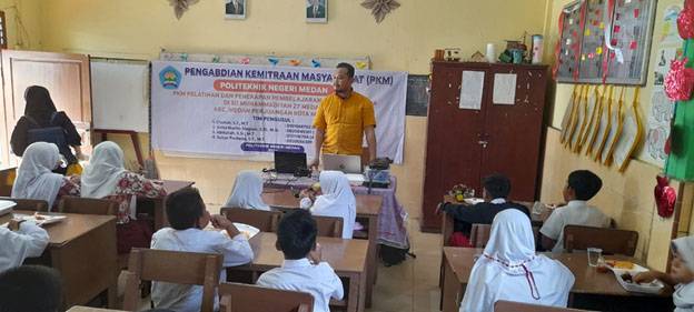 Tim PKM Politeknik Negeri Medan Lakukan Pembelajaran Robotika di SD Muhammadiyah 27 Medan