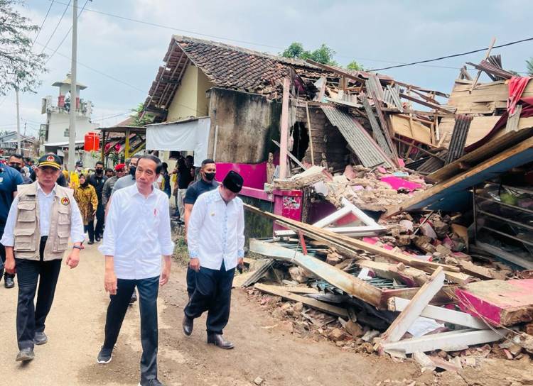  Presiden Tinjau Langsung Episentrum Gempa Cianjur
