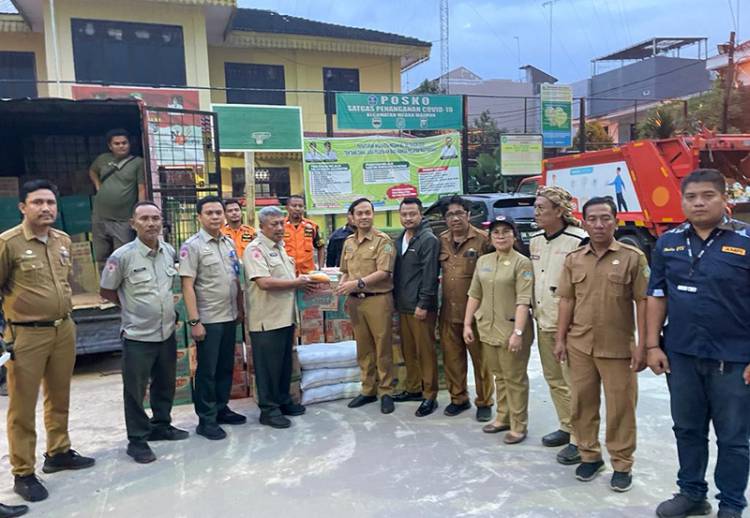 Gubernur Sumut Berikan Bantuan Dapur Umum dan Logistik Pangan untuk Korban Banjir di Seimati Medan