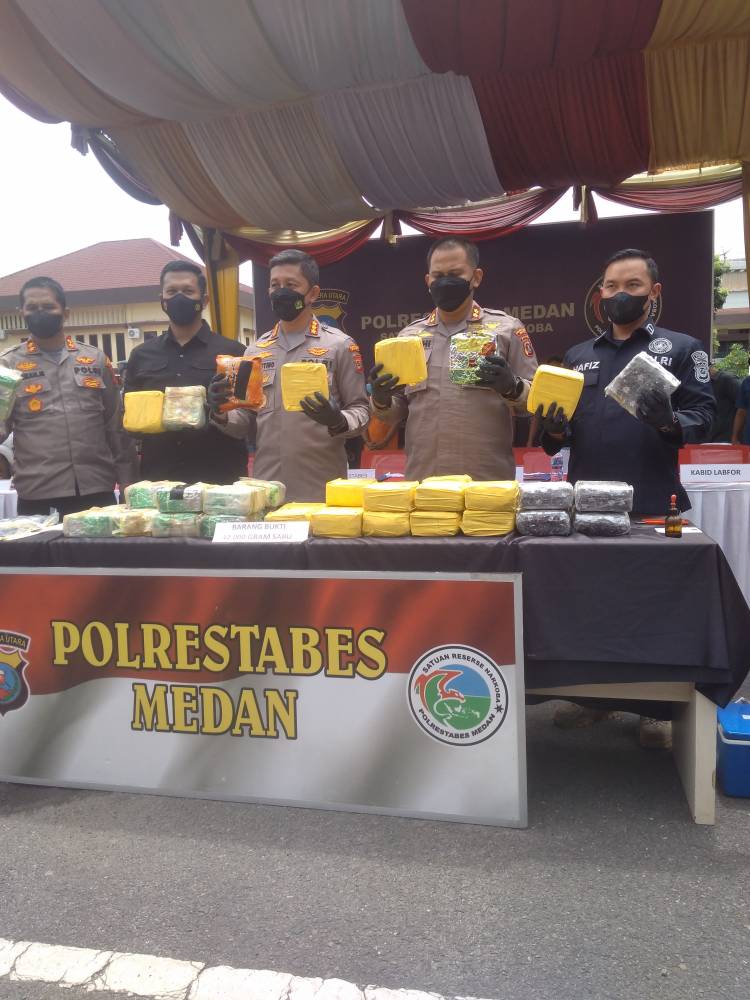  Polisi Bongkar Penyelundupan 42 Kg Sabu Asal Malaysia di Medan, Tiga Orang Pengedar Ditangkap