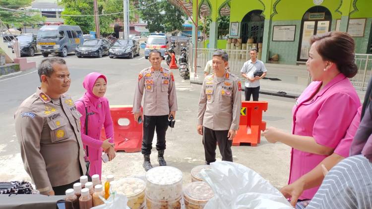 Kapolrestabes Kombes Pol Valentino Tinjau Kegiatan Bazar Bhayangkari Polrestabes Medan 