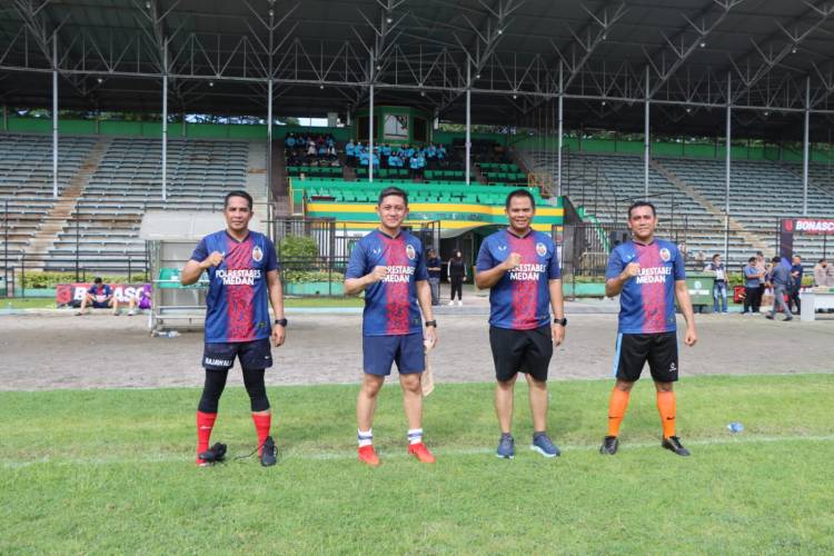 Wujudkan Kebersamaan, Polrestabes  Gelar Pertandingan Eksebisi PJU Polrestabes Medan Vs Kapolsek Jajaran