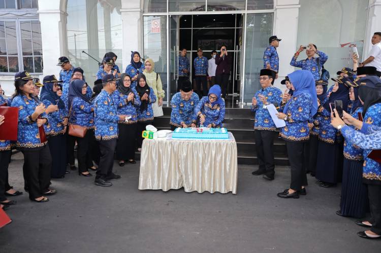 Peringatan HUT ke-52 Korpri, Walikota Pematang Siantar Serahkan Satyalancana Karya Satya kepada 152 ASN