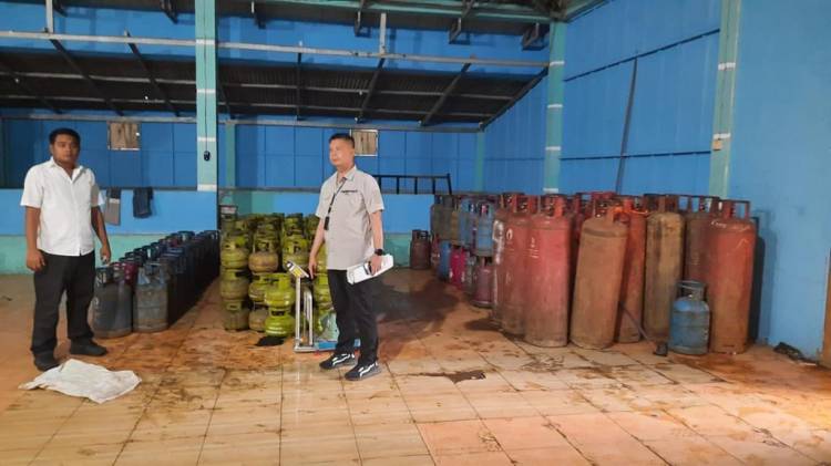 Polda Sumut Gerebek Pangkalan Pengoplos Gas Bersubsidi, Delapan Pekerja Diamankan