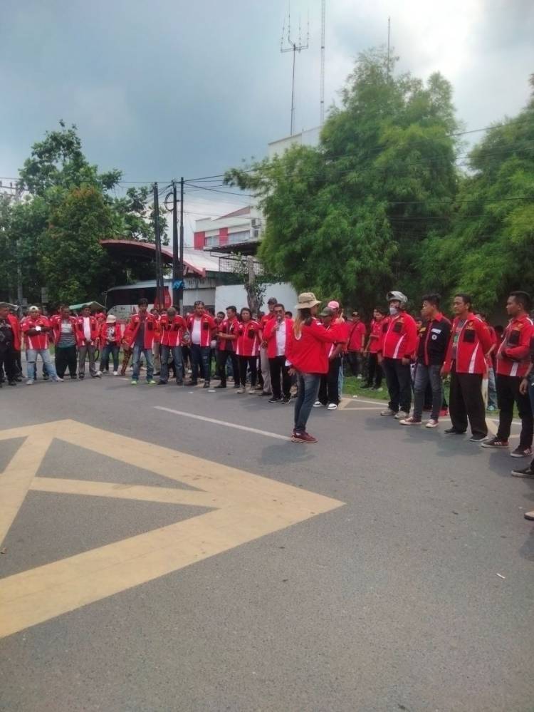 Massa PBB Geruduk Mapolrestabes Medan, Minta Boasa Simanjuntak Dibebaskan