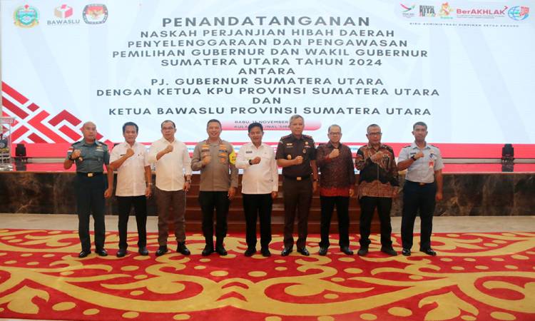  Pj Gubernur Sumut Serahkan Hibah Daerah ke KPU dan Bawaslu Sumut