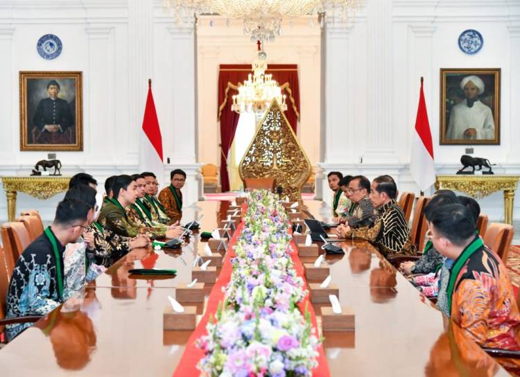 Presiden Jokowi Terima Kunjungan PB HMI di Istana Merdeka