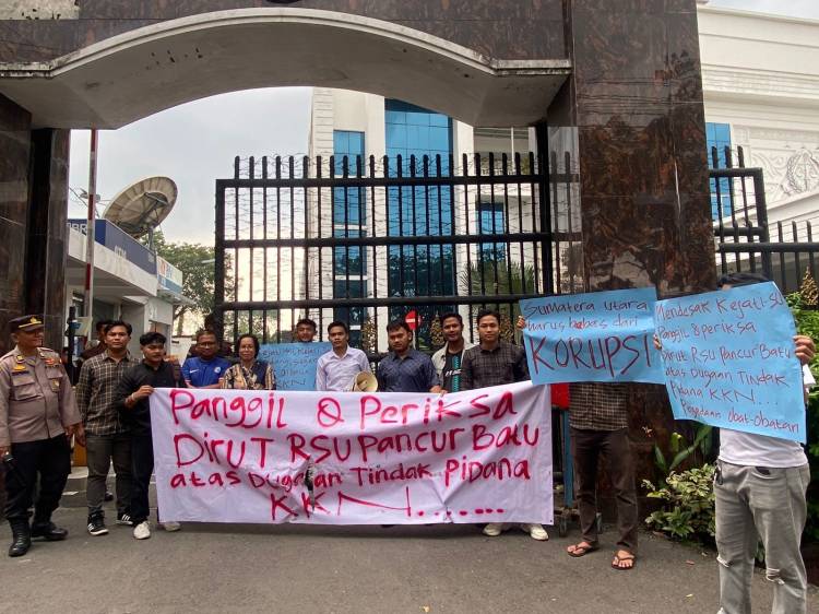  Geruduk Kantor Kejati Sumut, Massa Barisan Intelektual Sumut Desak Dugaan Korupsi RSUD Pancur Batu Diusut Tuntas 