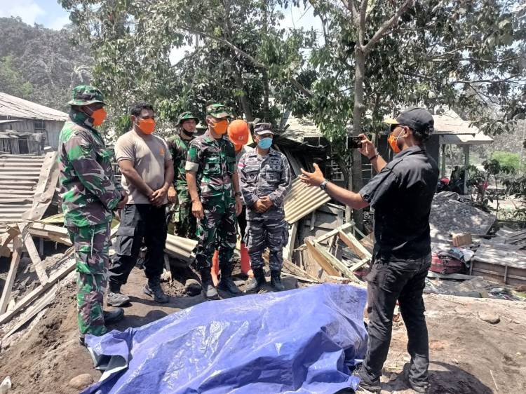 TNI Siaga Bantu Korban Erupsi Gunung Lewotobi Laki-Laki di Flores Timur