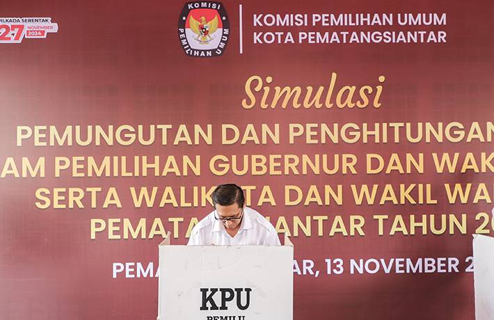 Pjs Walikota Pematangsiantar Simulasikan Pemungutan Suara Pemilihan Gubernur dan Wakil Gubernur serta Walikota dan Wakil Walikota