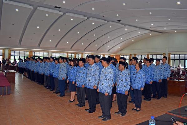 Bupati Karo Lantik Pejabat Administrator di Lingkungan Pemkab Karo