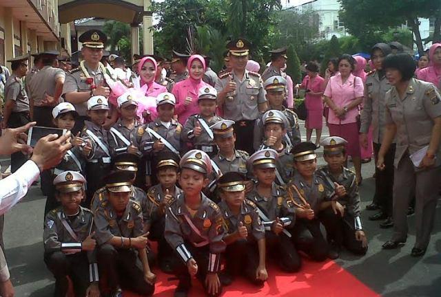 Aksi Pocil Semarakkan Pelepasan Kapolrestabes Medan 