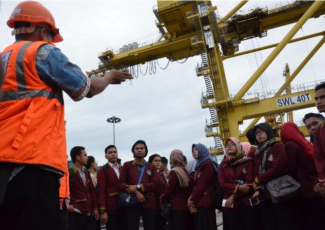 Akademi Komunitas Batubara Kunjungi Pelindo 1